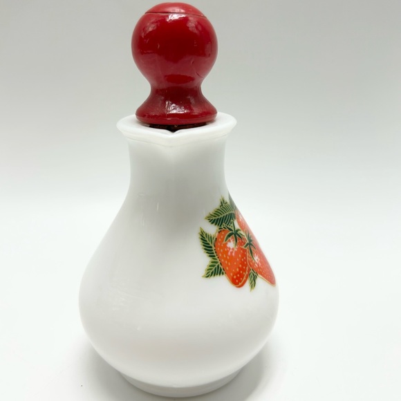 🍓🍨🛁Avon - Bubble Bath Milk Glass Empty Bottle “Strawberries And Cream” - Picture 9 of 16